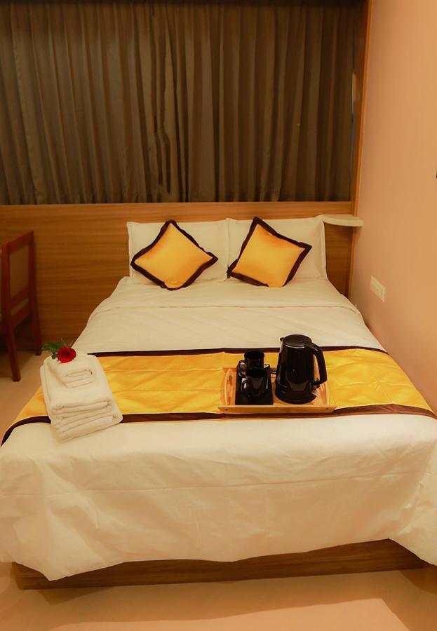 Hotel Emirates Kannangad Экстерьер фото