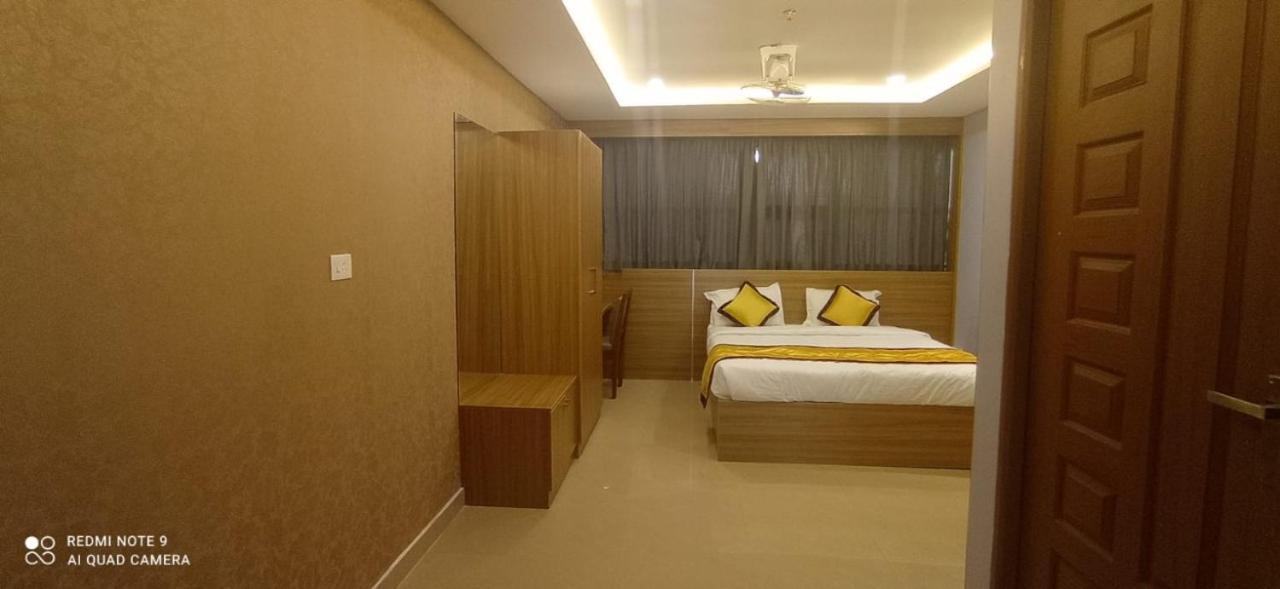 Hotel Emirates Kannangad Экстерьер фото